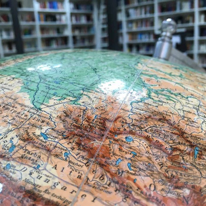 Alter Globus in der Bibliothek